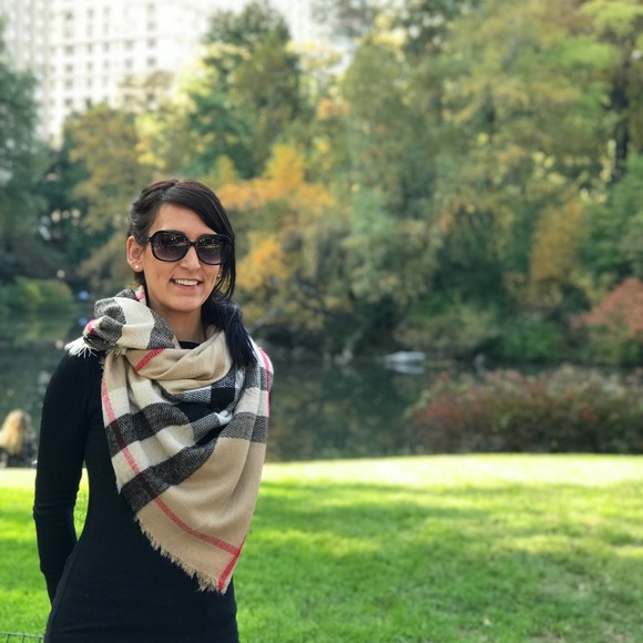 Meet your Posher, Angela - Picture 1 of 1